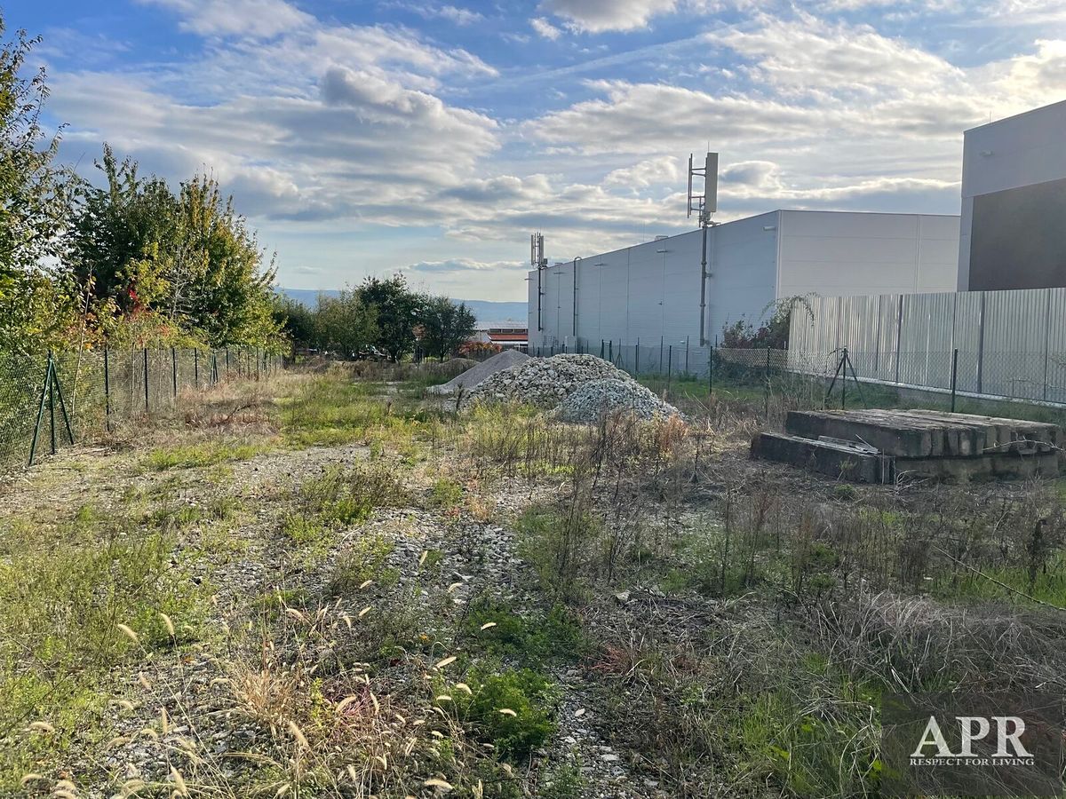 Pronájem komerční nemovitosti 828 m² – fotografie 3