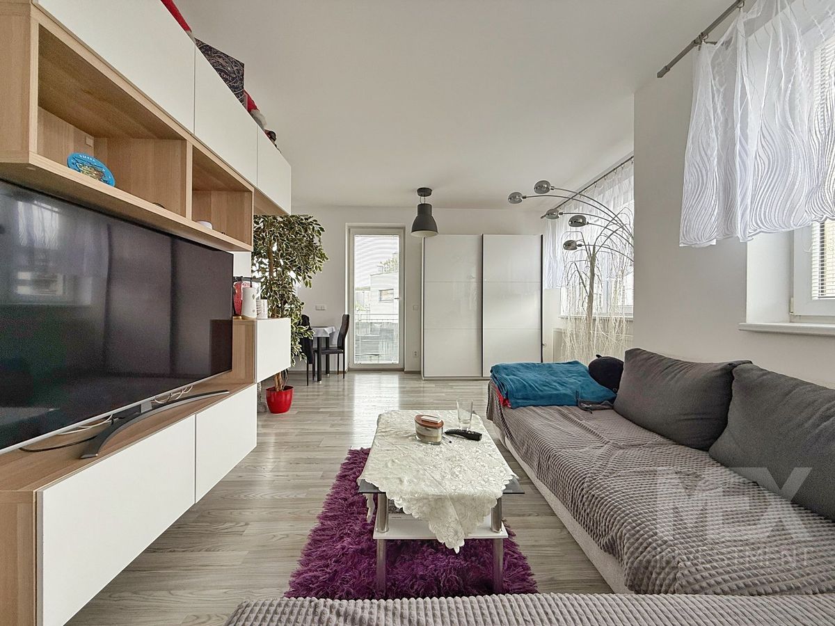 Pronájem bytu 2+kk 51 m² – fotografie 3
