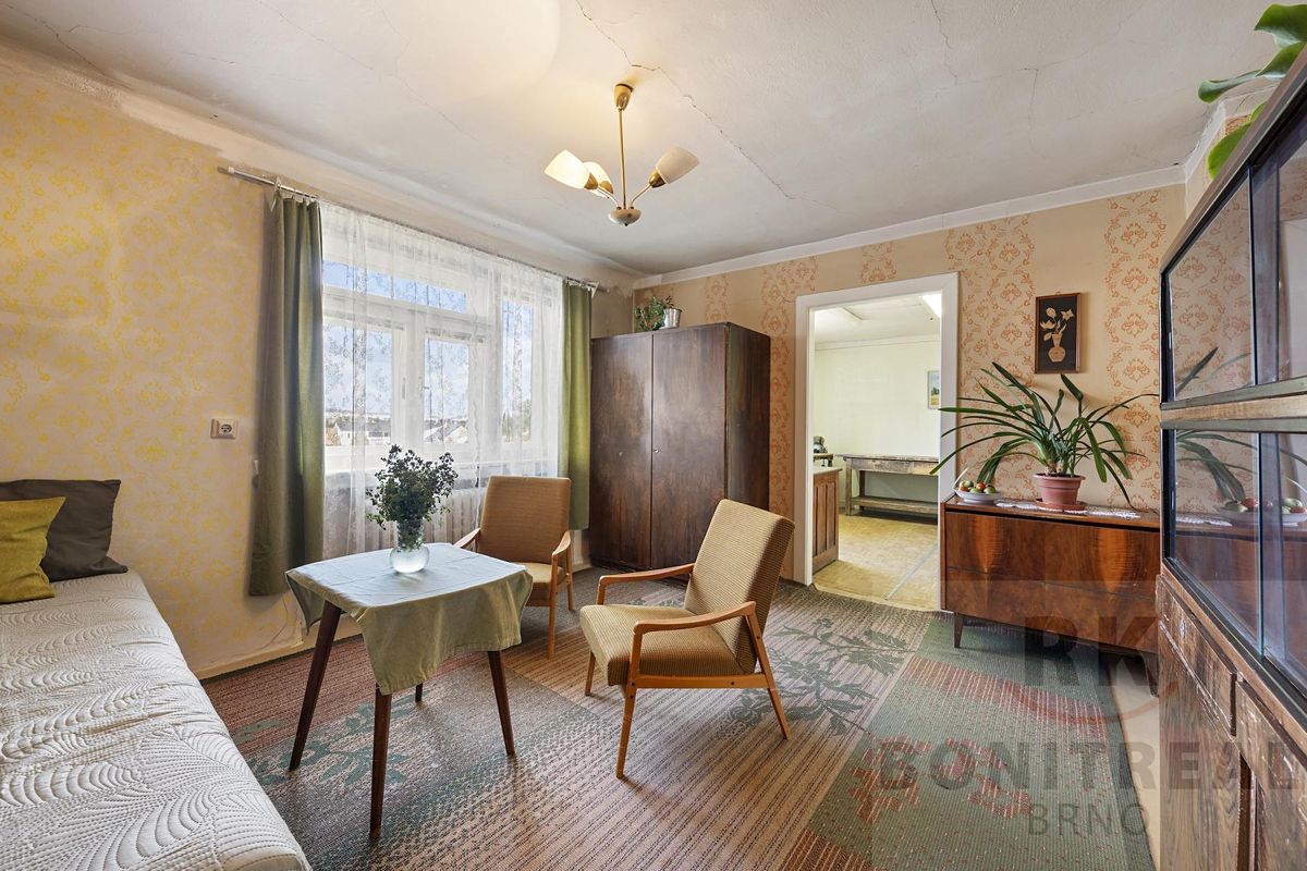 Prodej rodinného domu 200 m², pozemek 749 m² – fotografie 3