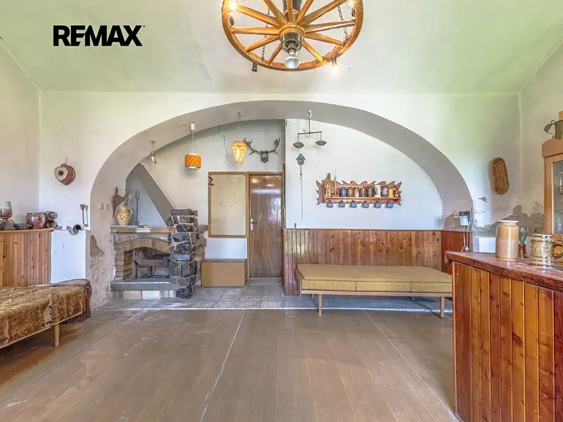 Prodej rodinného domu 180 m², pozemek 629 m², Dobrovice – náhled fotky 2