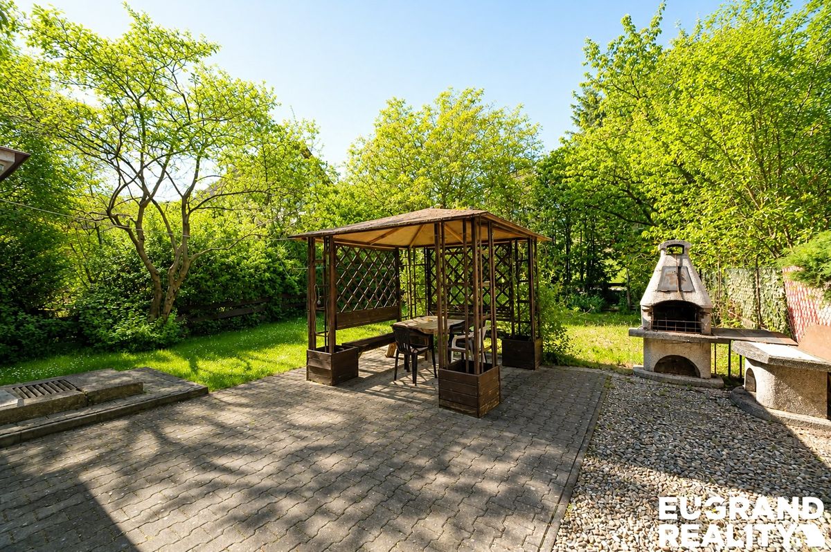 Prodej rodinného domu 198 m², pozemek 296 m² – fotografie 4