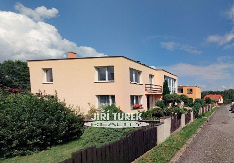 Prodej rodinného domu 260 m², pozemek 915 m² – fotografie 3