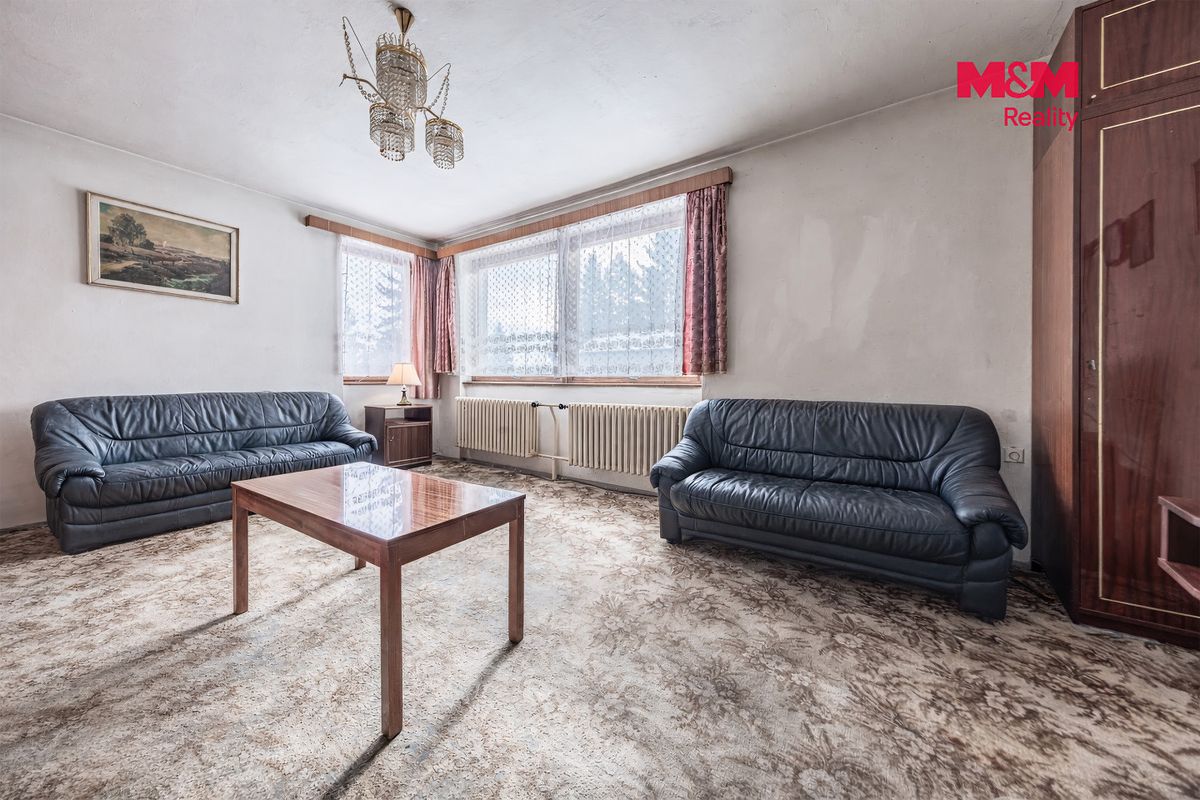 Prodej rodinného domu 160 m², pozemek 880 m² – fotografie 2