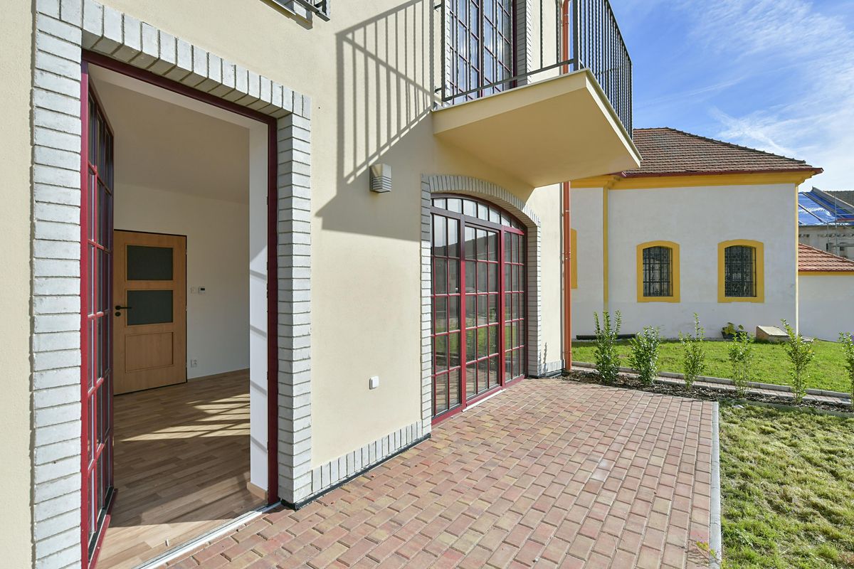 Pronájem bytu 3+kk 71 m² – fotografie 2