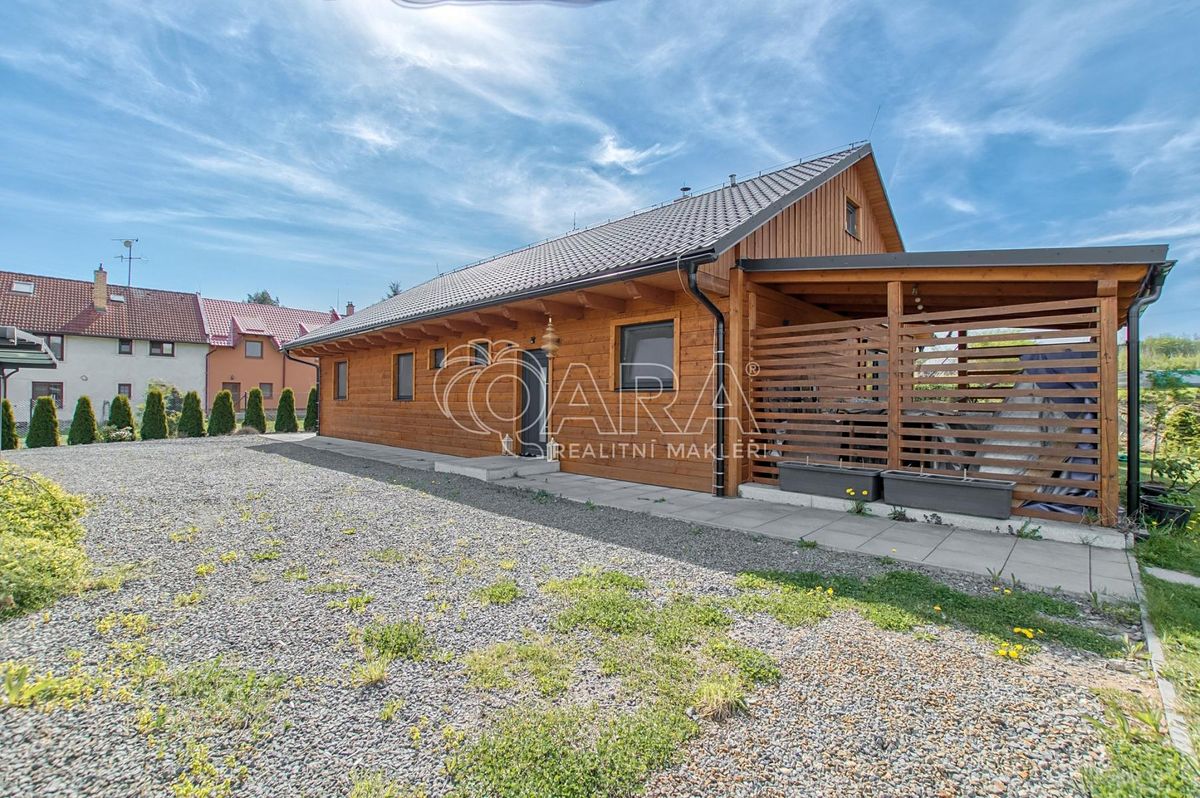 Prodej rodinného domu 144 m², pozemek 6118 m²