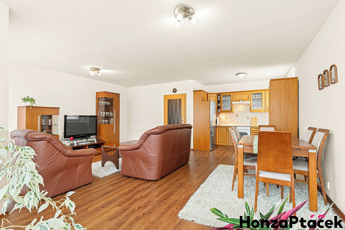 Prodej rodinného domu 187 m², pozemek 422 m² – fotografie 3