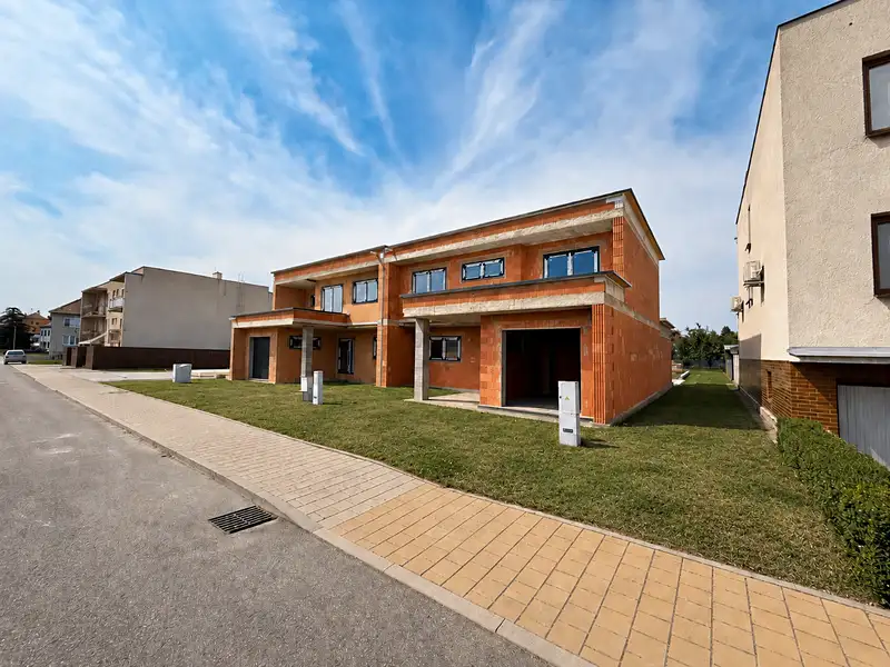 Prodej rodinného domu 268 m², pozemek 386 m², Prušánky – náhled fotky 1