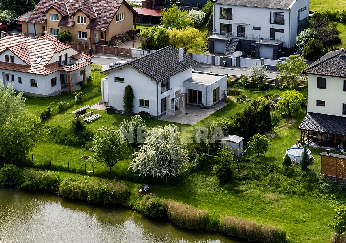 Prodej rodinného domu 161 m², pozemek 1099 m² – fotografie 2