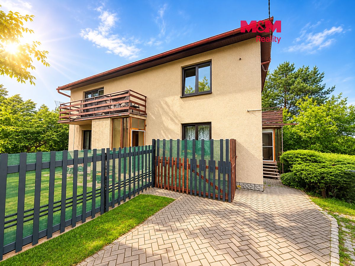 Prodej rodinného domu 200 m², pozemek 7653 m²