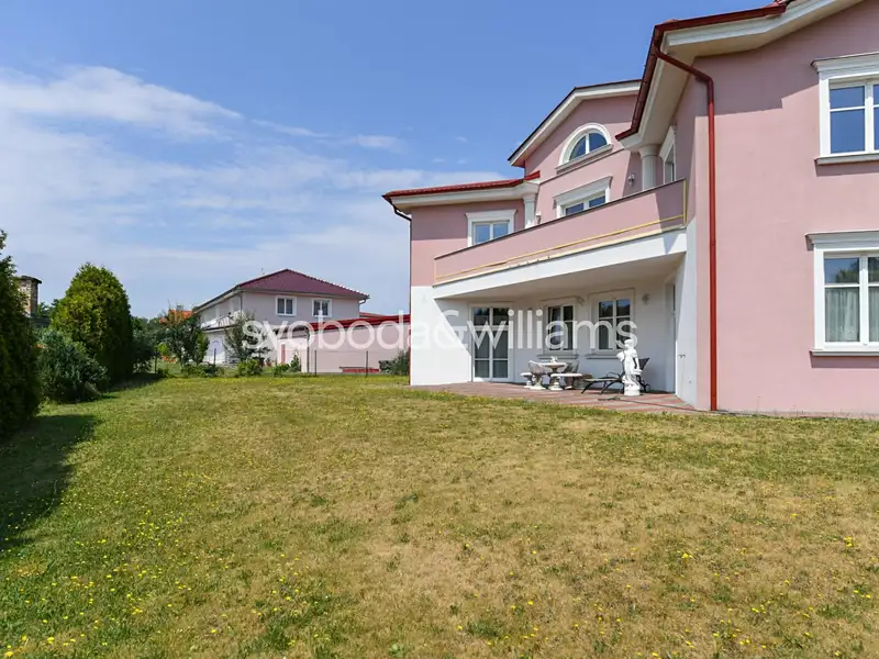 Prodej rodinného domu 718 m², pozemek 2052 m², Karlovy Vary – náhled fotky 1