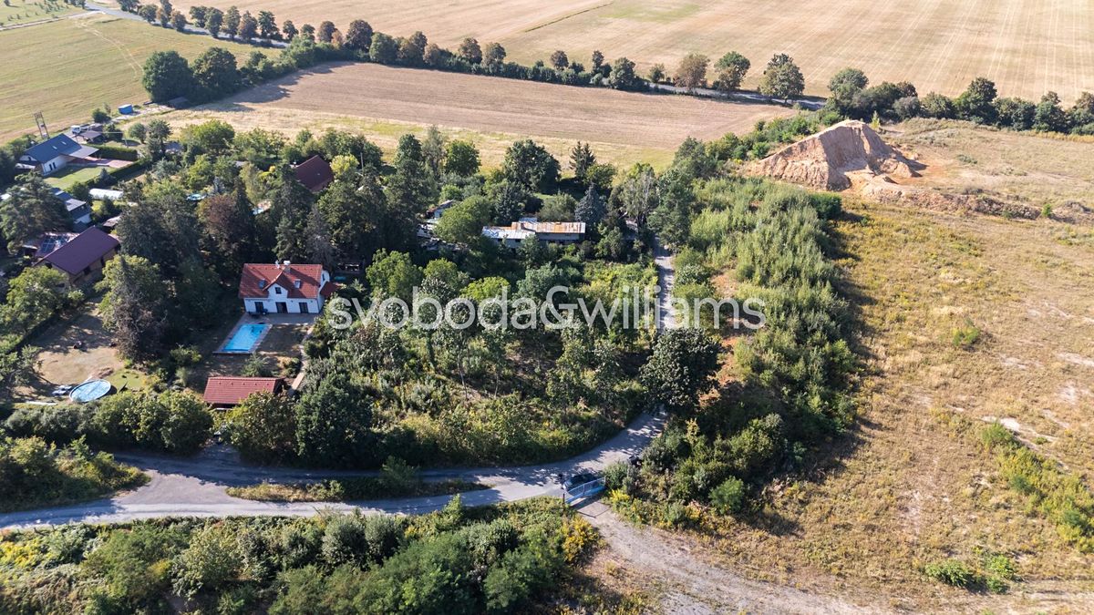 Prodej stavebního pozemku 1048 m² – fotografie 2
