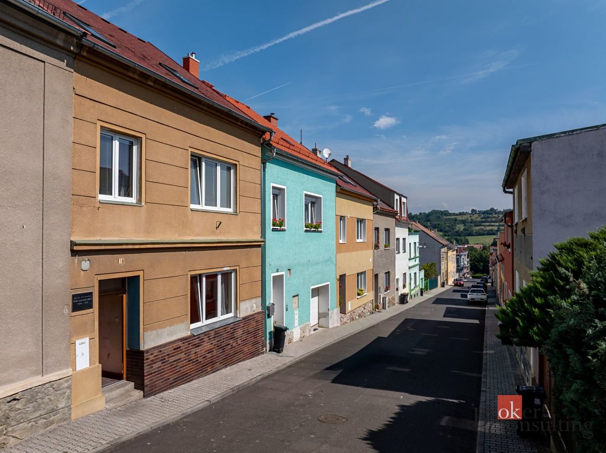 Prodej rodinného domu 226 m², pozemek 444 m² – fotografie 2