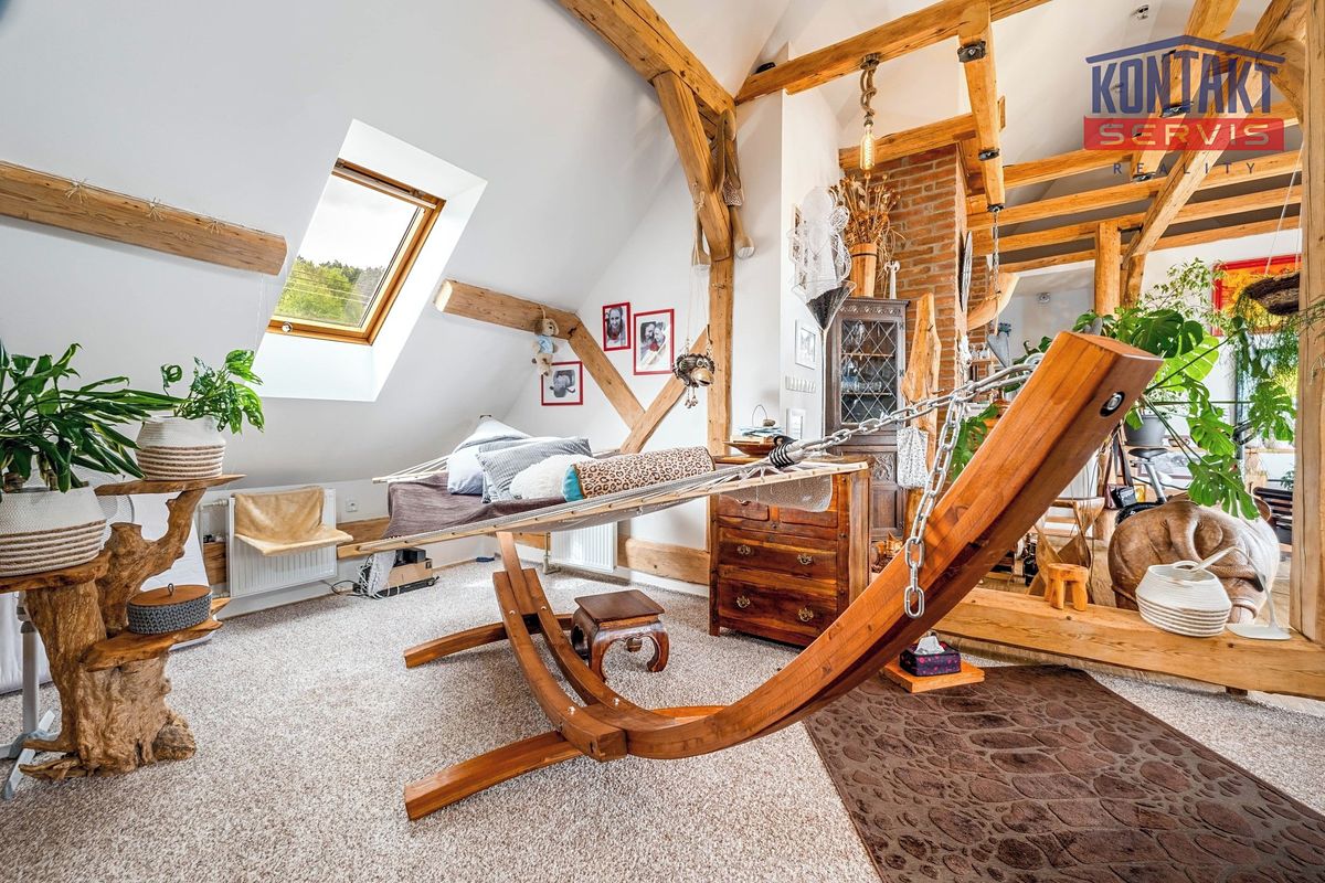 Prodej rodinného domu 549 m², pozemek 972 m² – fotografie 2