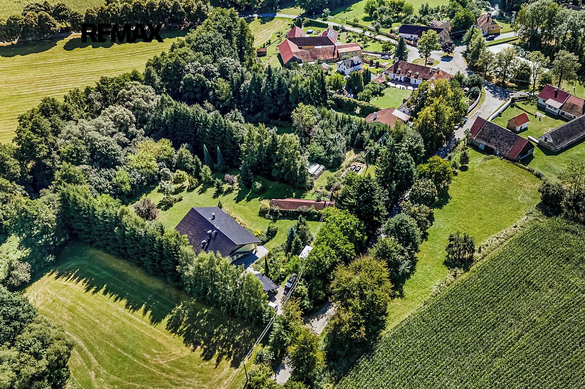 Prodej rodinného domu 538 m², pozemek 9092 m² – fotografie 2