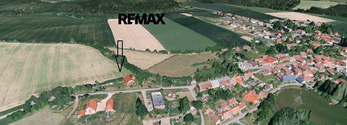 Prodej stavebního pozemku 900 m² – fotografie 2