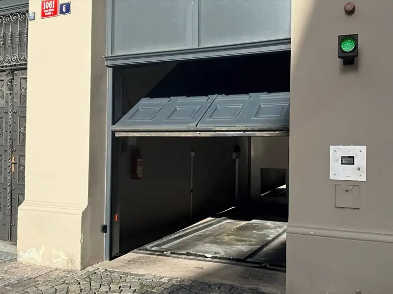 Prodej garážového stání 10 m², Praha – náhled fotky 3