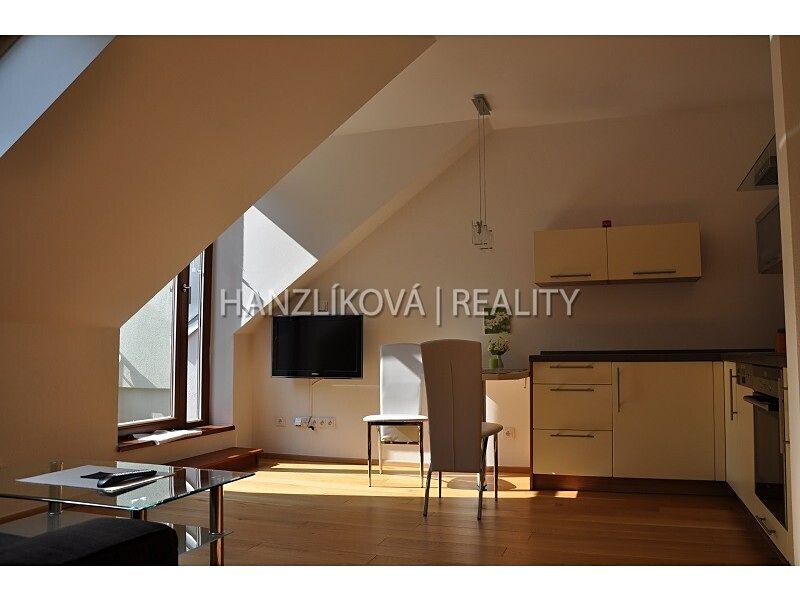 Pronájem bytu 2+kk 58 m² – fotografie 4