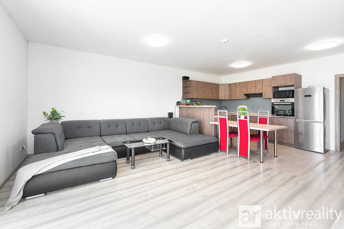 Prodej rodinného domu 185 m², pozemek 744 m² – fotografie 2