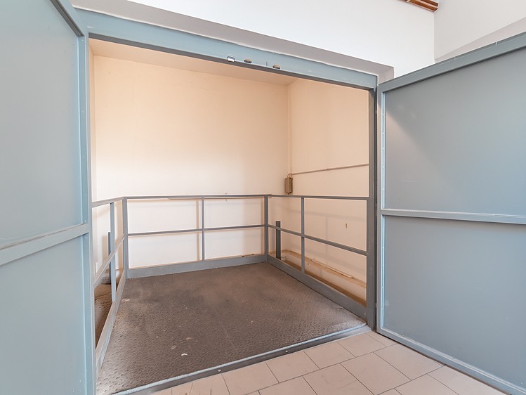Комерційне приміщення в оренду, 261 м² (22 з 25)