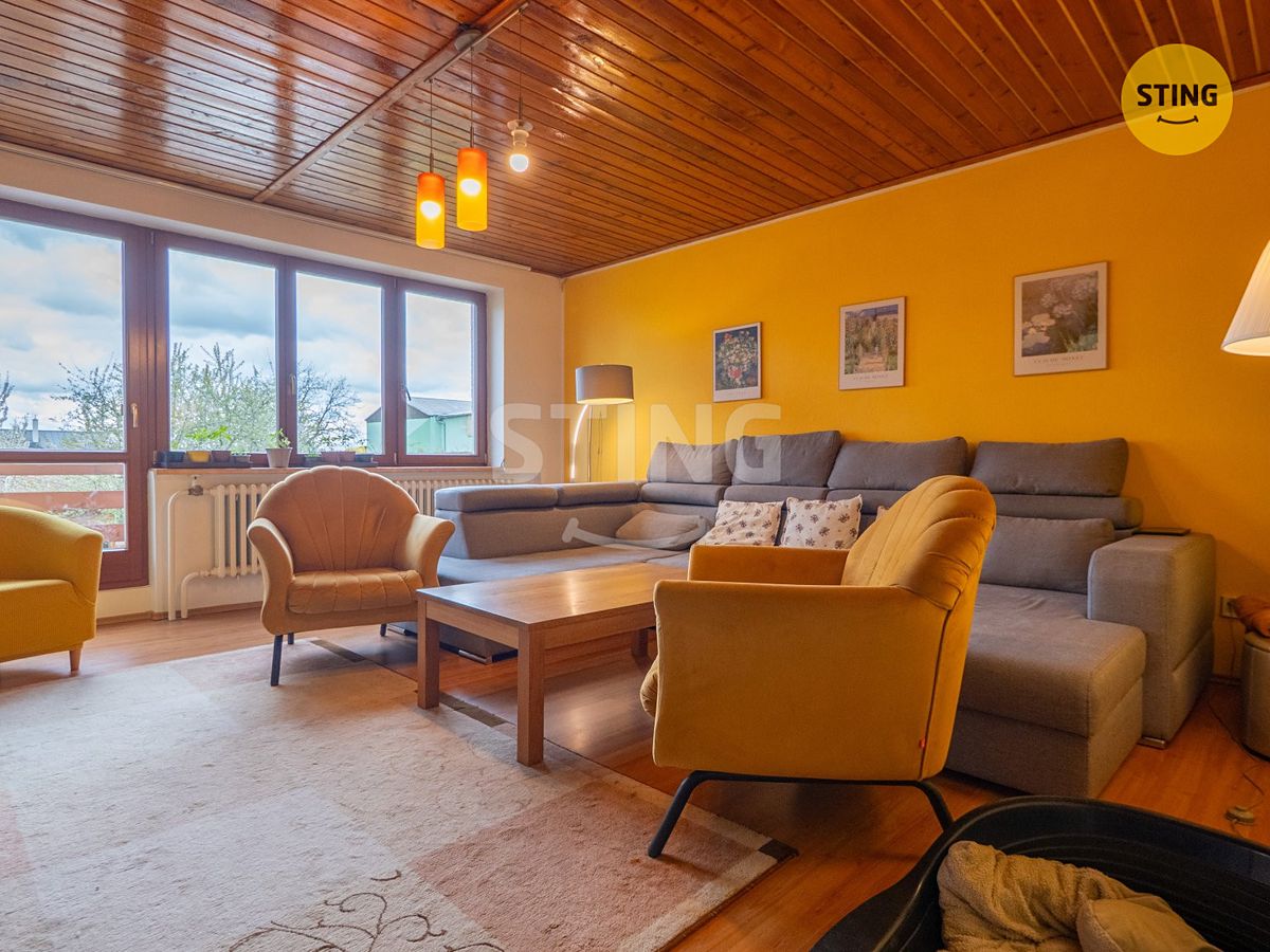 Prodej rodinného domu 187 m², pozemek 1135 m² – fotografie 2