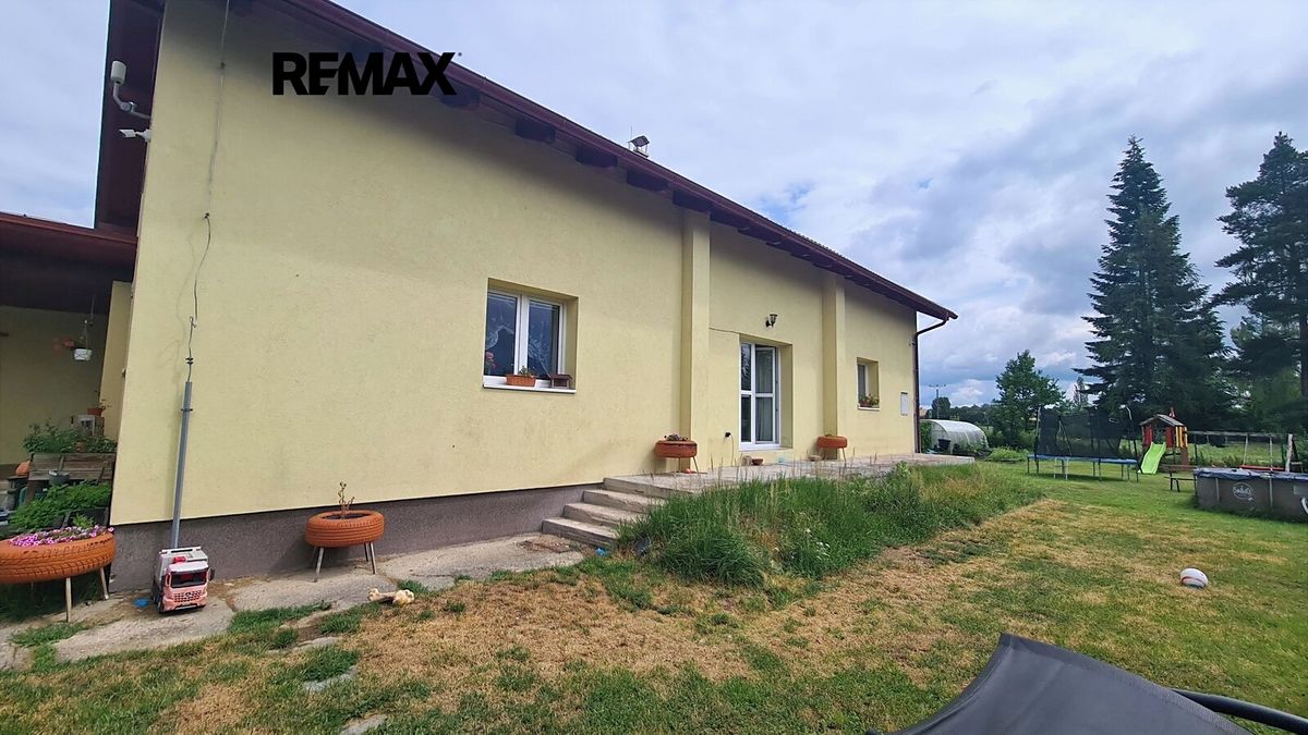 Prodej rodinného domu 140 m², pozemek 1155 m² – fotografie 2