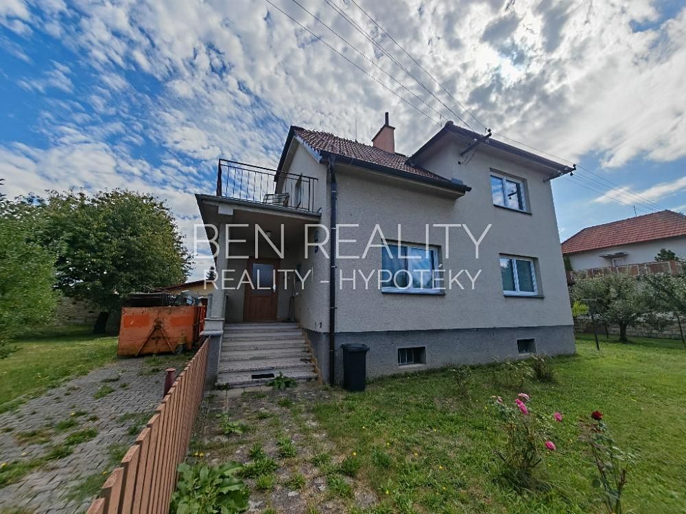 Prodej rodinného domu 240 m², pozemek 966 m²