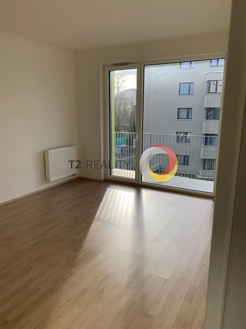 Pronájem bytu 2+kk 51 m² – fotografie 3