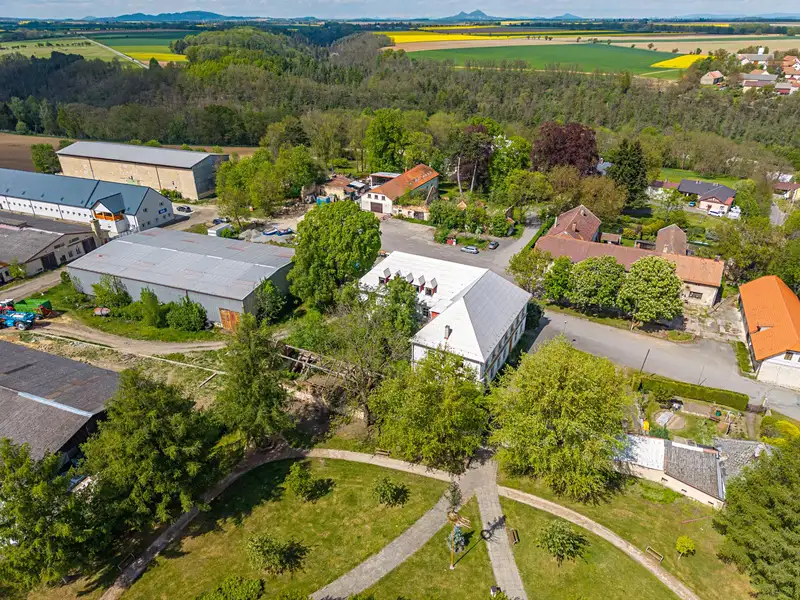 Prodej komerční nemovitosti 3000 m², Velké Všelisy – náhled fotky 2