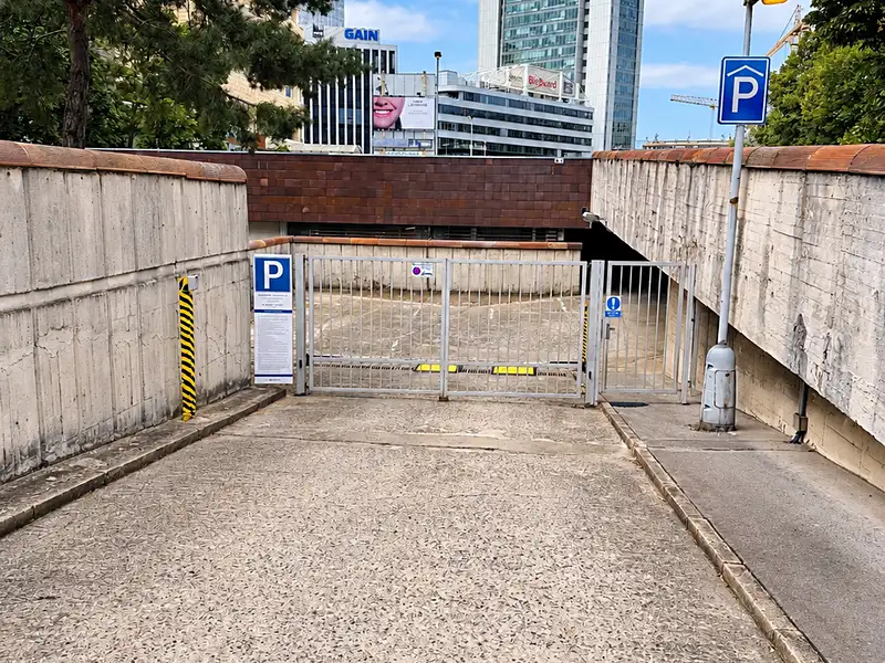 Pronájem garážového stání 14 m², Praha – náhled fotky 2