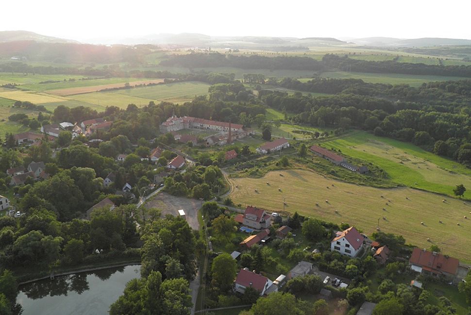 Prodej stavebního pozemku 867 m² – fotografie 3