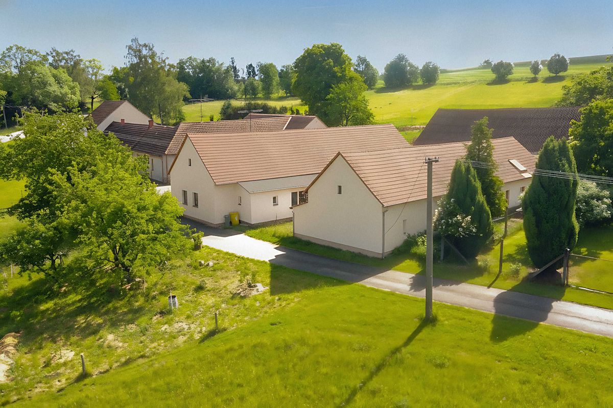 Prodej rodinného domu 105 m², pozemek 10222 m²