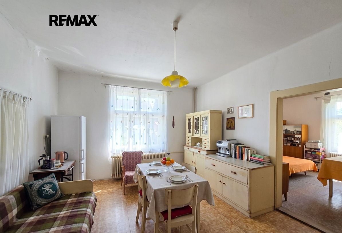 Prodej rodinného domu 200 m², pozemek 1355 m² – fotografie 3