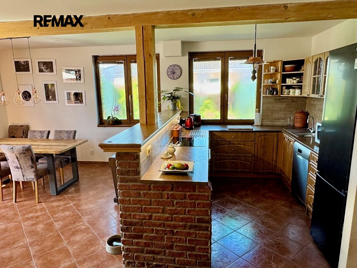 Prodej rodinného domu 149 m², pozemek 1042 m² – fotografie 3