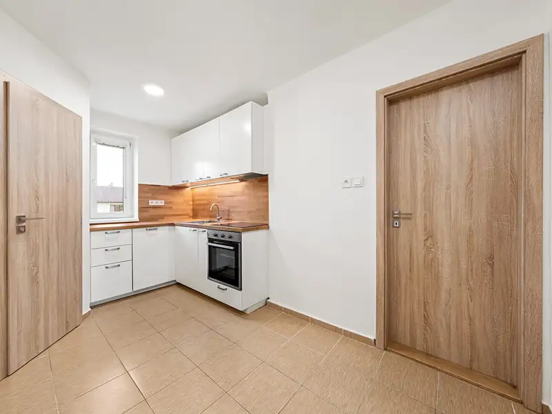 Prodej bytu 3+1 70 m², Milovice – náhled fotky 3