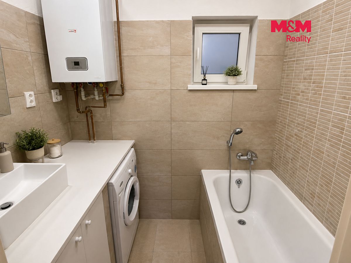 Pronájem bytu 2+kk 40 m² – fotografie 3