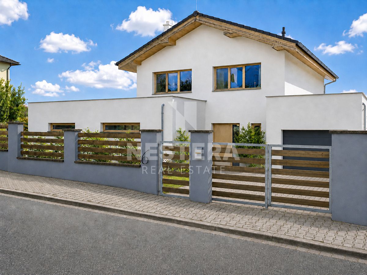 Prodej rodinného domu 161 m², pozemek 1099 m² – fotografie 3