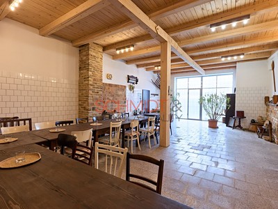 Prodej komerčního prostoru, 1 612 m² (3 z 31)