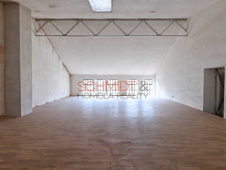 Prodej komerčního prostoru, 1 612 m² (4 z 31)