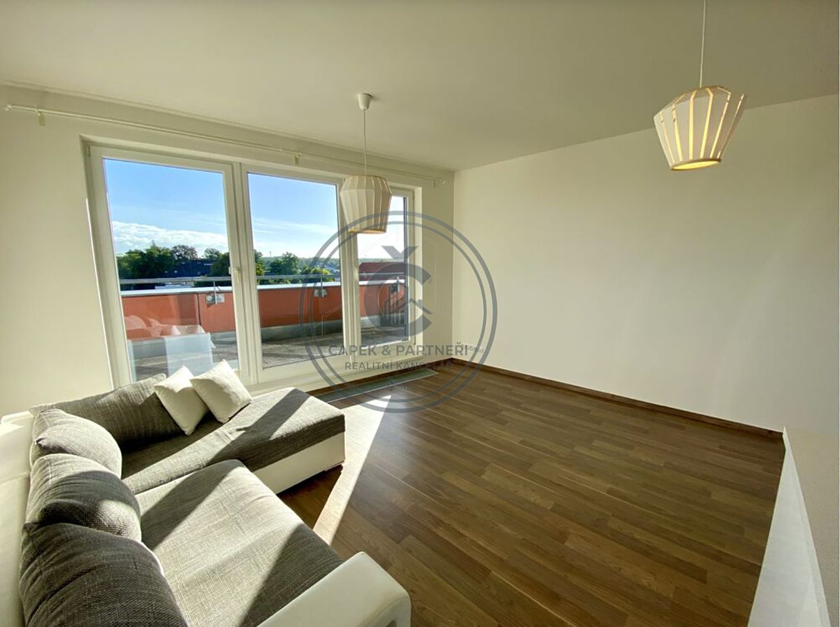 Pronájem bytu 2+kk 56 m² – fotografie 3