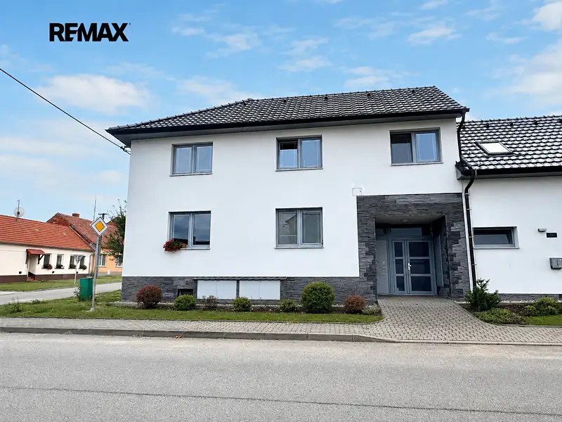 Prodej činžovního domu 262 m², Ratíškovice – náhled fotky 1