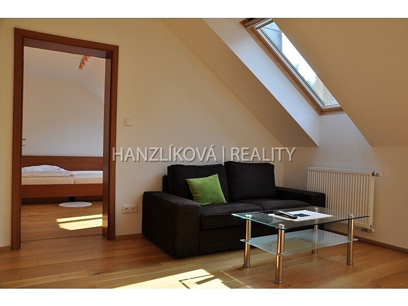 Pronájem bytu 2+kk 58 m² – fotografie 3
