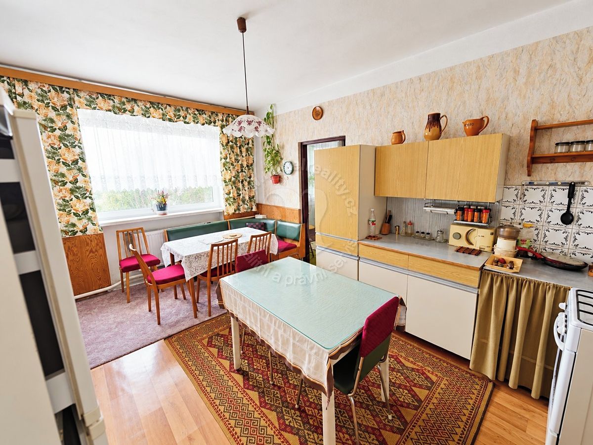 Prodej rodinného domu 327 m², pozemek 1171 m² – fotografie 5