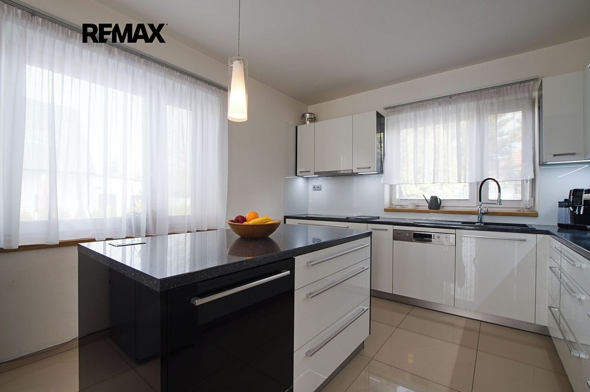 Prodej rodinného domu 177 m², pozemek 1201 m² – fotografie 5