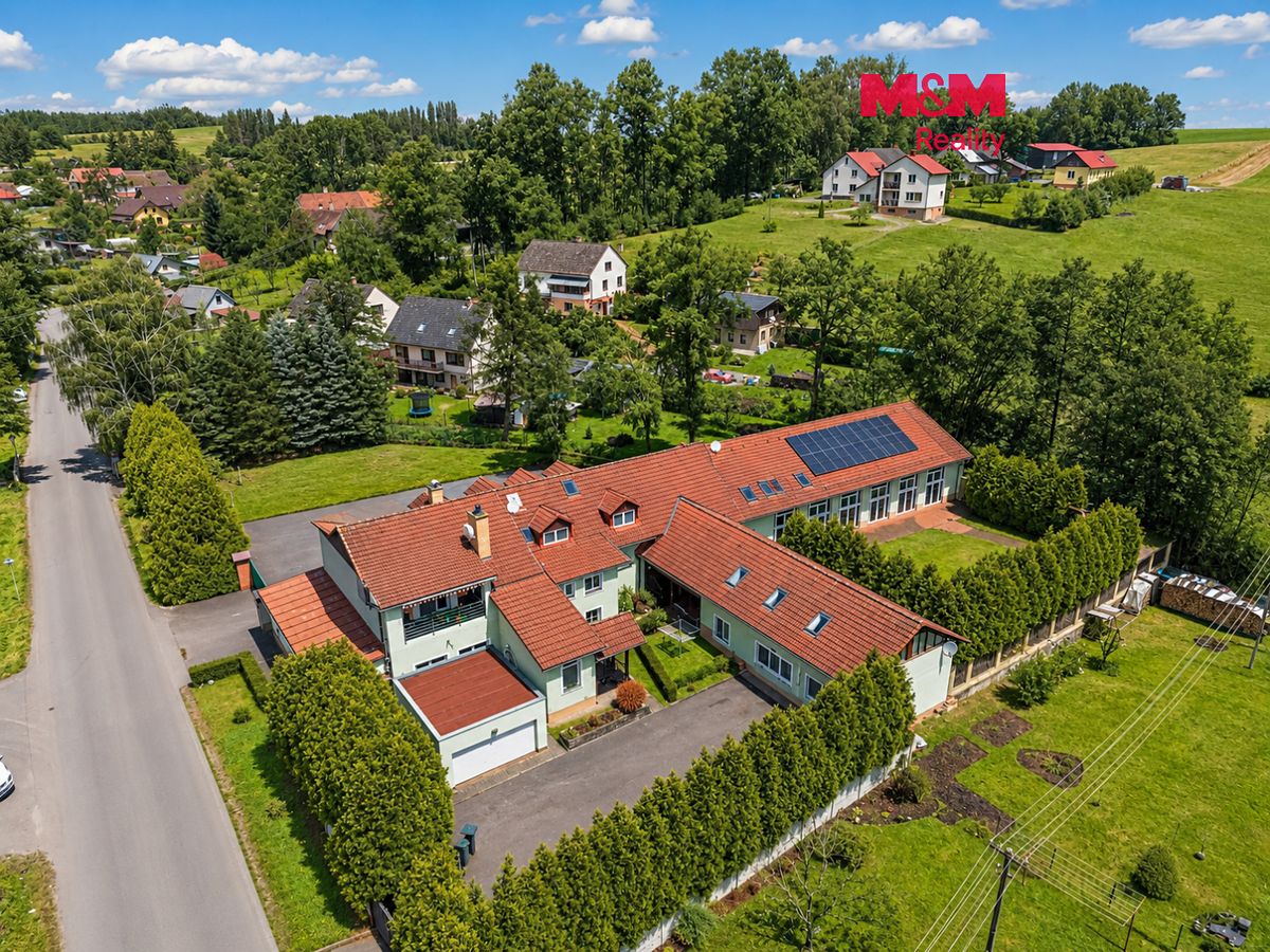 Prodej rodinného domu 847 m², pozemek 2600 m²