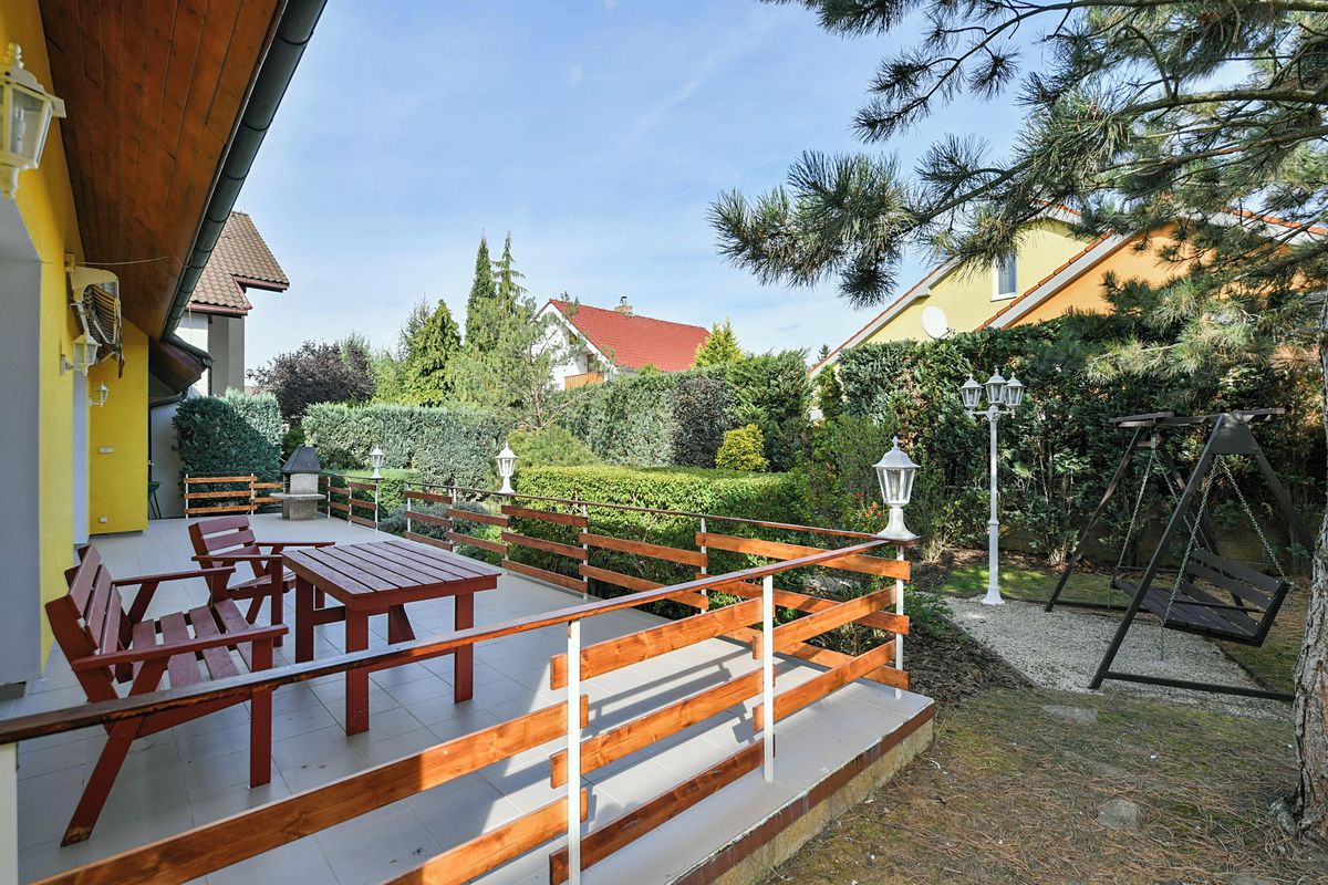 Pronájem rodinného domu 220 m², pozemek 374 m²