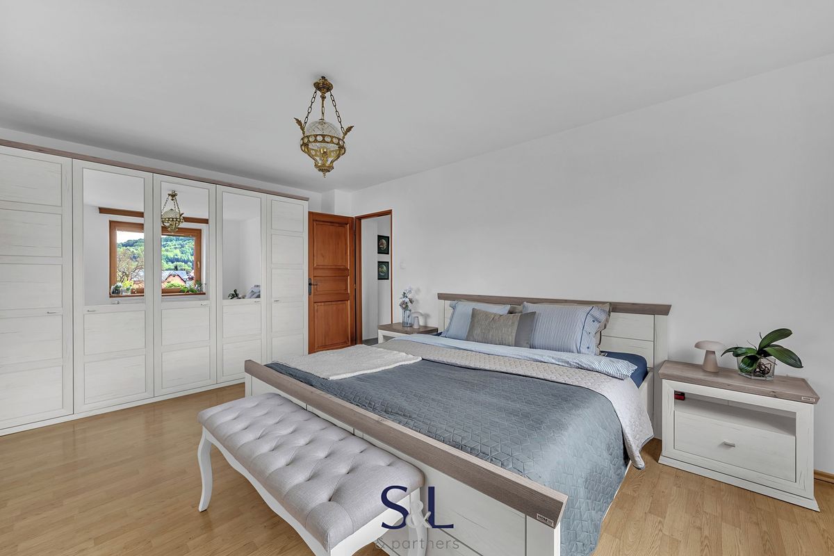 Prodej rodinného domu 245 m², pozemek 973 m² – fotografie 3