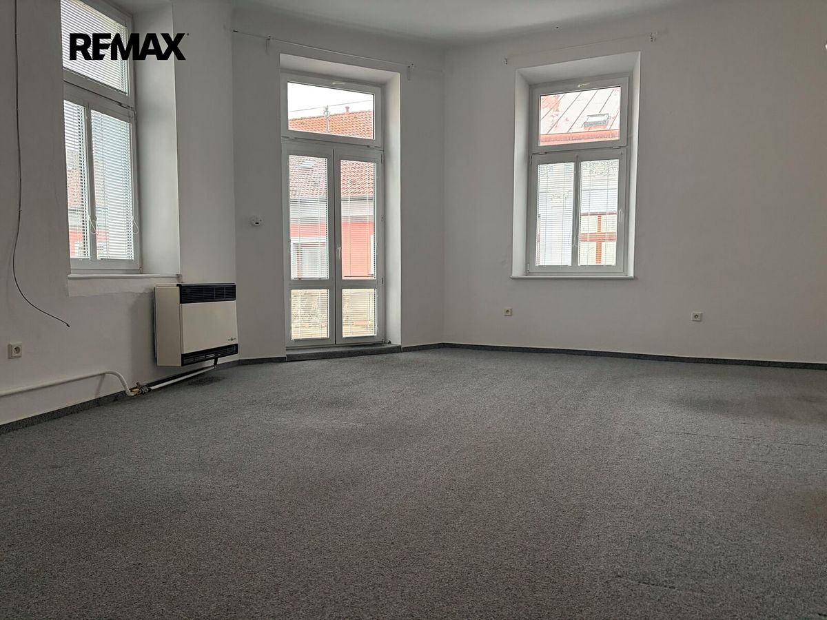 Pronájem kanceláře 70 m² – fotografie 2