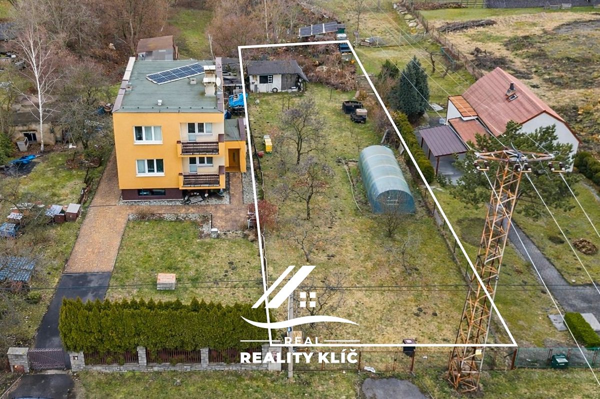 Prodej stavebního pozemku 992 m² – fotografie 3