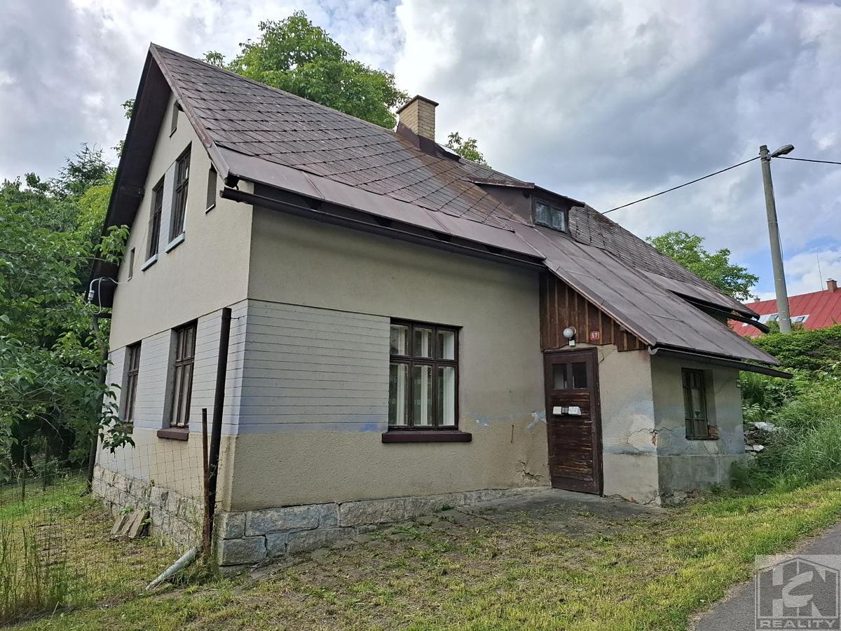 Prodej rodinného domu 140 m², pozemek 550 m² – fotografie 2