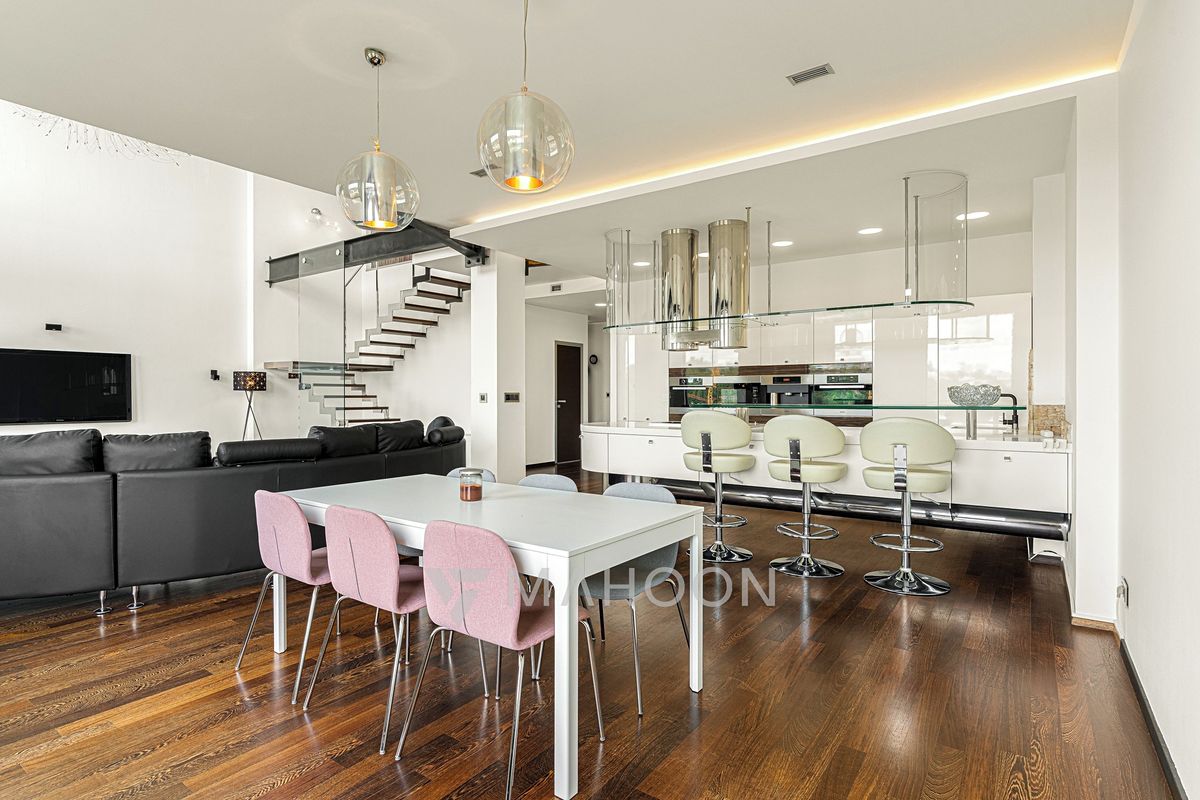Pronájem bytu 3+kk 305 m² – fotografie 3